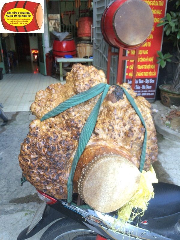 Kỳ lạ Trống kungfu cúng cơm chùa bằng gốc cây