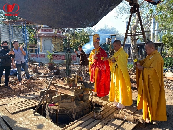 Bàn giao Chuông đồng đại hồng chung 1 tấn chùa Giác Quang Bình Phước