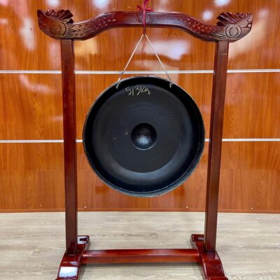 Kệ giá gỗ treo cồng chiêng đồng