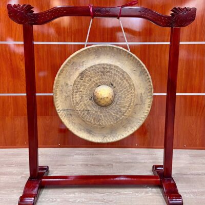 Kệ giá gỗ treo cồng chiêng đồng