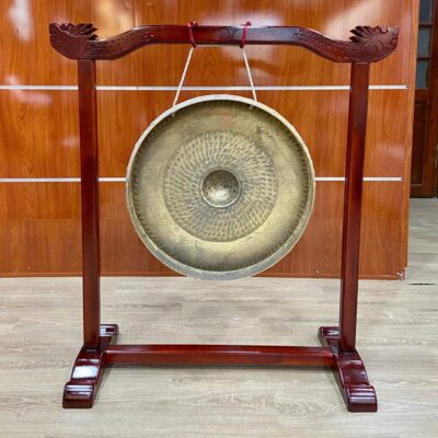 Kệ giá gỗ treo cồng chiêng đồng